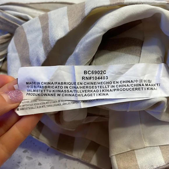 CHRISELLE and Joa fromt tie crop top. - Picture 9 of 11